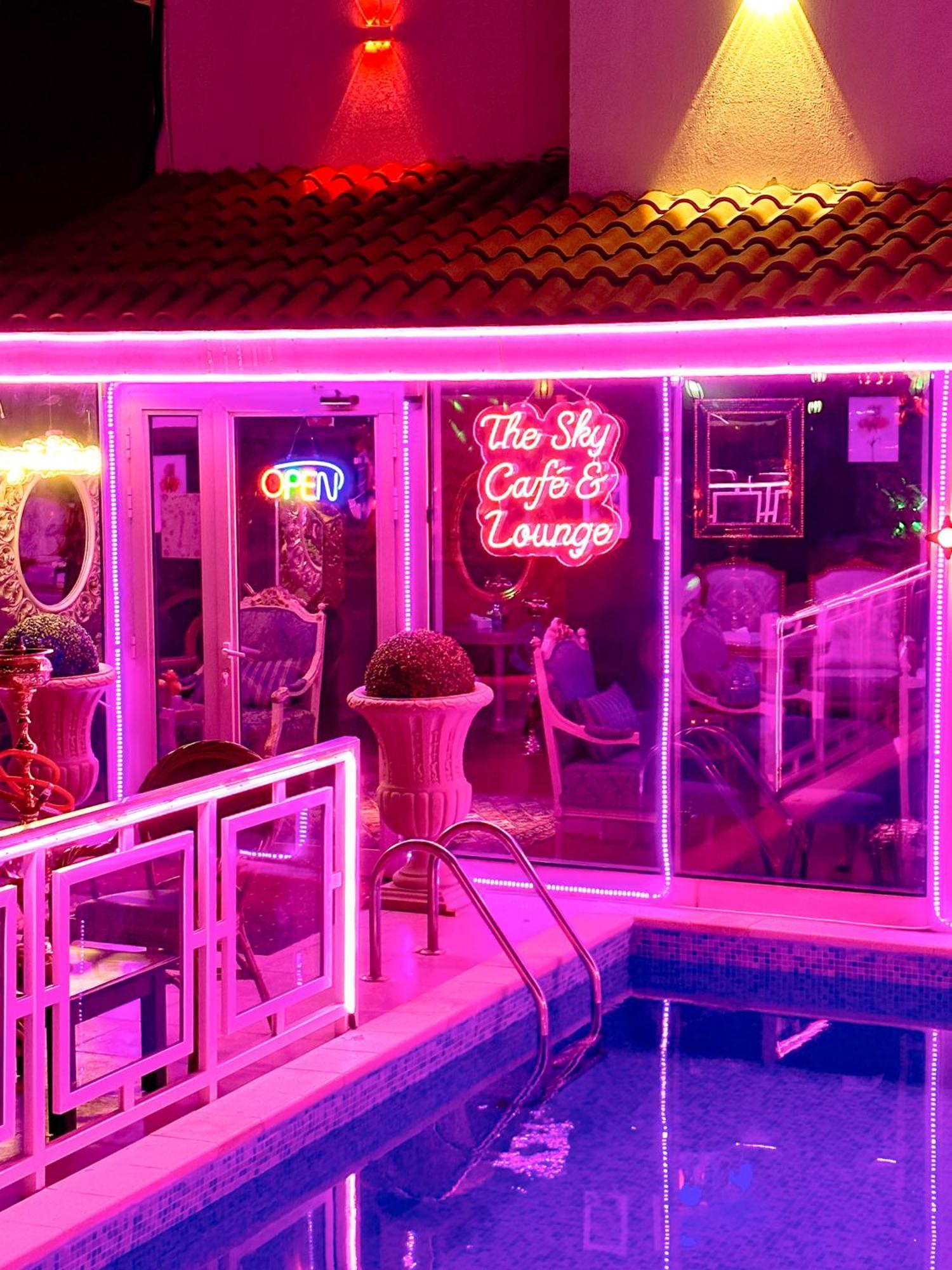 The Victory Hotel Доха Екстериор снимка