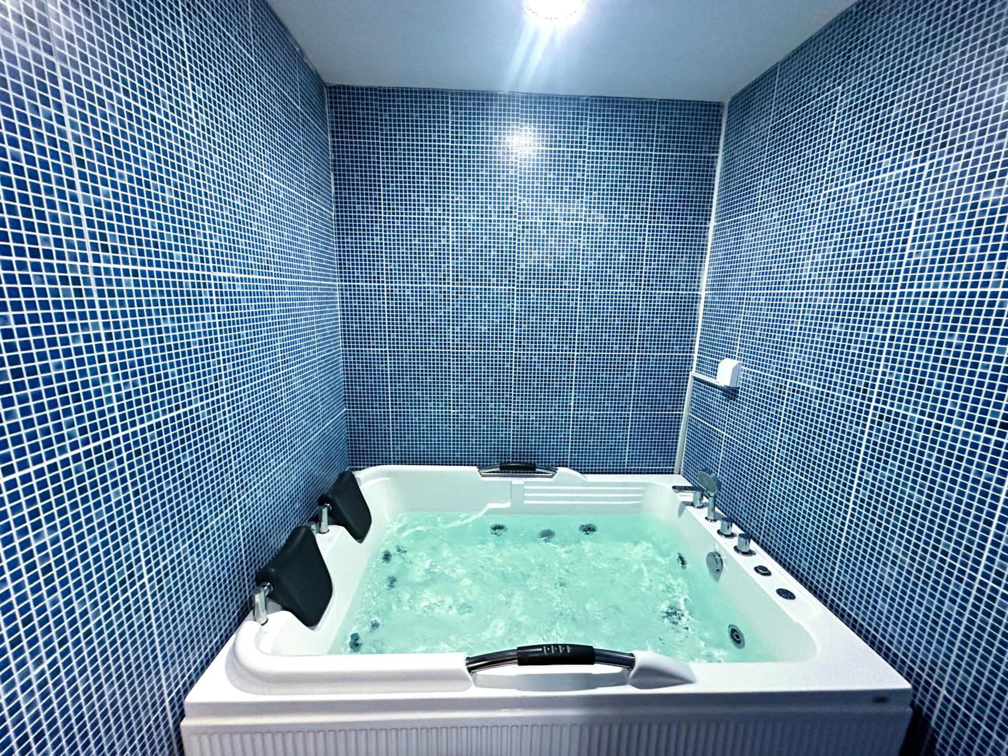 The Victory Hotel Доха Екстериор снимка